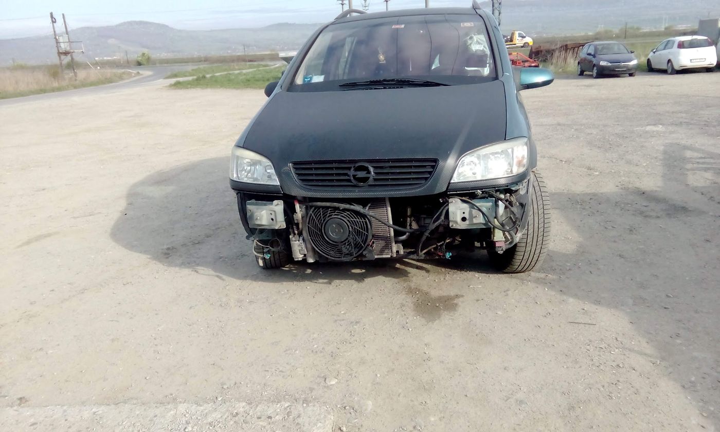 Față lovită, în așteptarea reparației