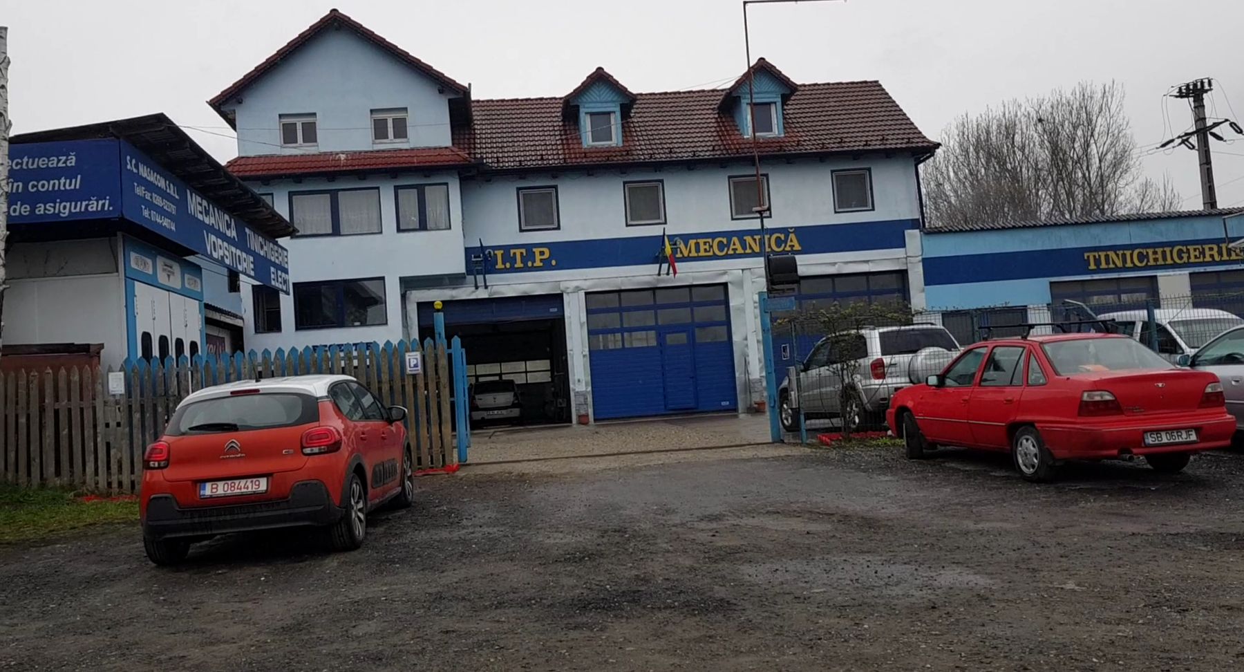 Fațada de pe DN1: ITP, mecanică și tinichigerie sub același acoperiș